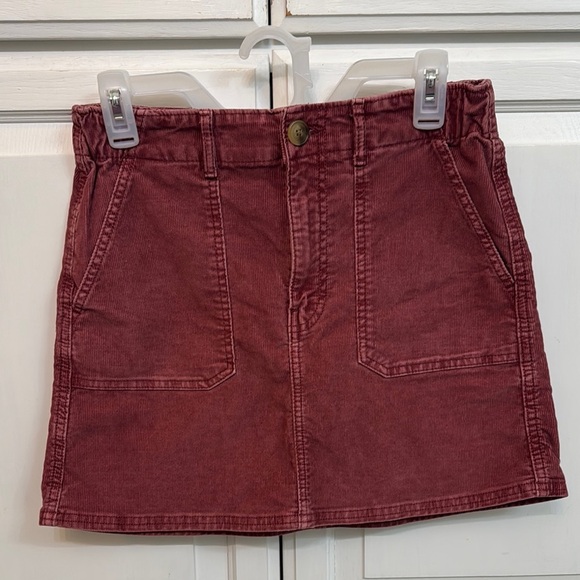 American Eagle Outfitters Maroon Corduroy Skirt. Size 4. Stretch - Picture 1 of 7